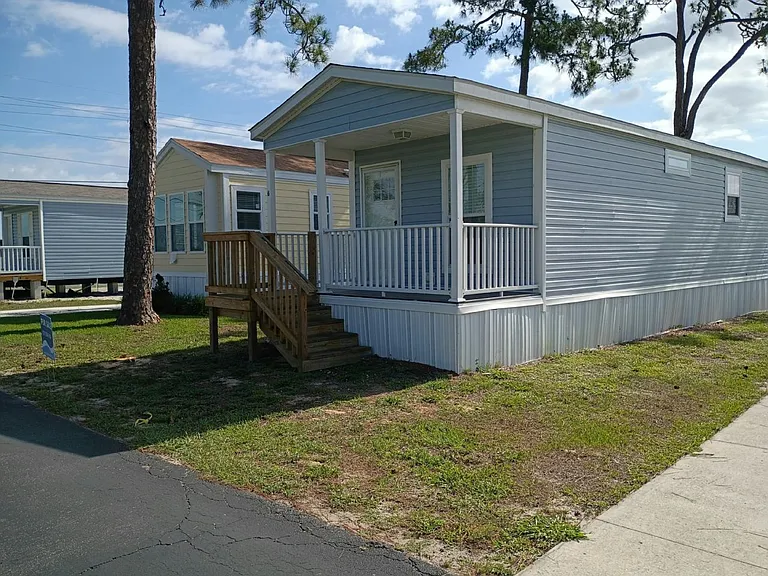 Sunshine MH & RV Resort — Photo 142