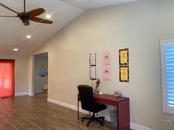 3rd image of 32522 Dahlia Ln