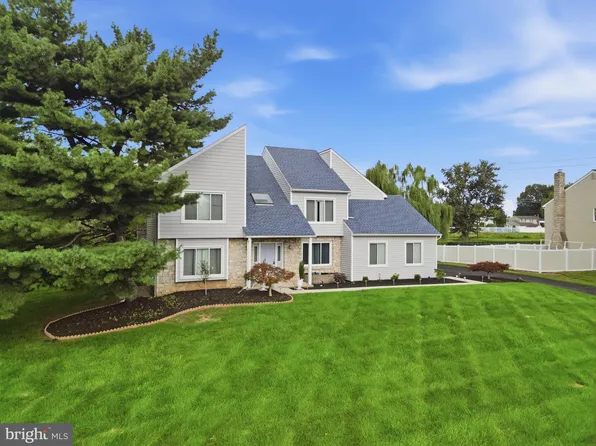 1988 Blue Fox Dr, Lansdale, PA 19446
