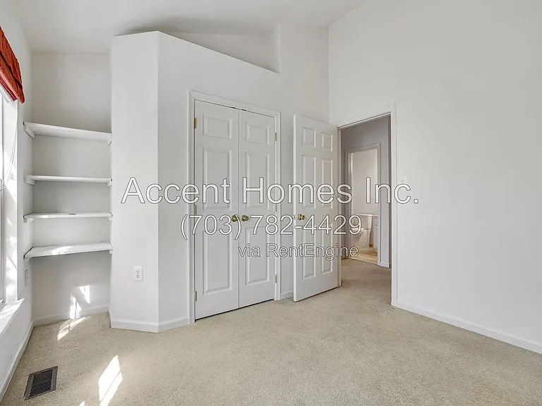21217 Millwood Sq — Photo 36
