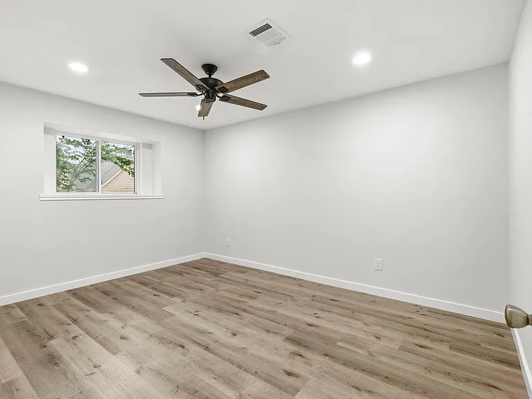 15215 Parkville Dr — Photo 40