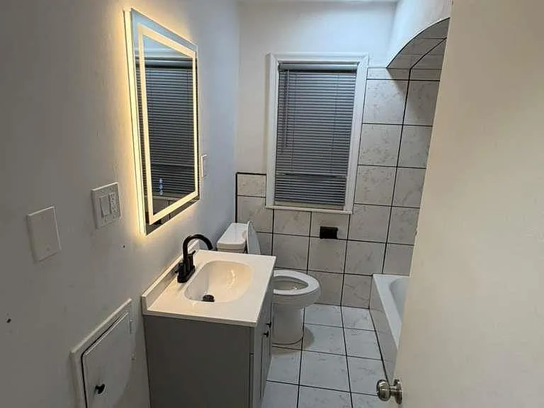 6835 Rosemont Ave — Photo 13