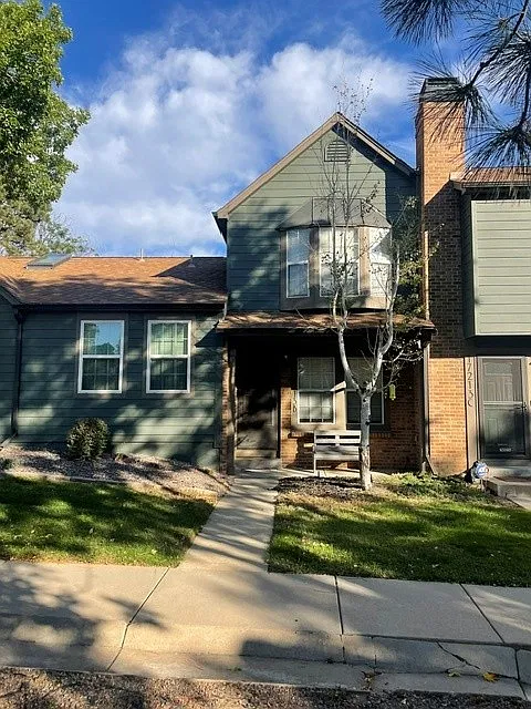 2 bed, 1100 sqft, $1,700 — Photo 1