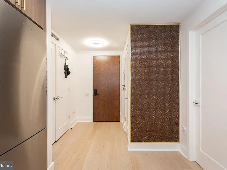 1211 Van St SE #1211 — Photo 3