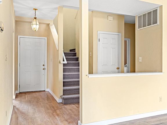 4th image of 104 Bridgeview Ct