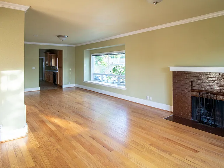 5302 8th Ave NE #A — Photo 2