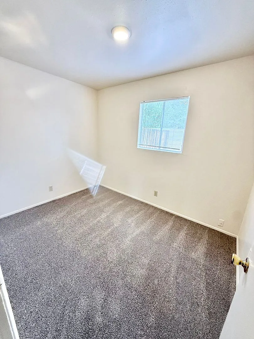 212 General Marshal St Ne — Photo 3