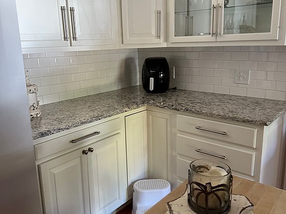 4th image of 705 McKnight St