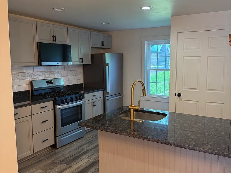 16 N Locust St #1 — Photo 3