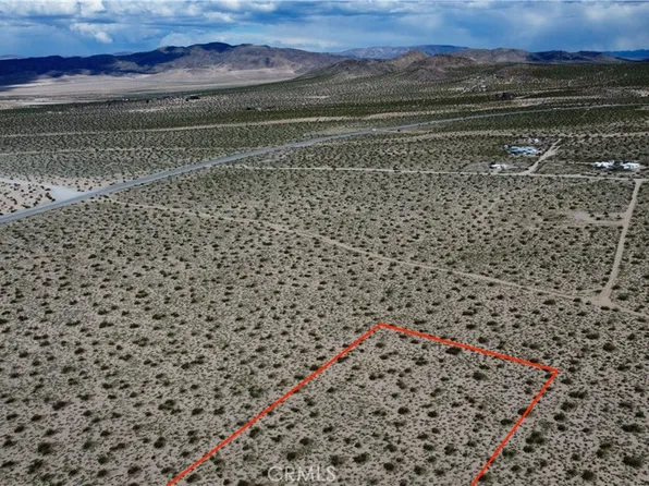 711 Last Mile Rd, Landers, CA 92285