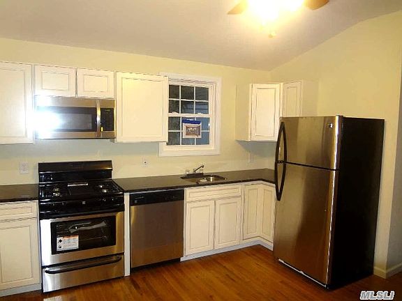 3rd image of 128 Westbury Dr