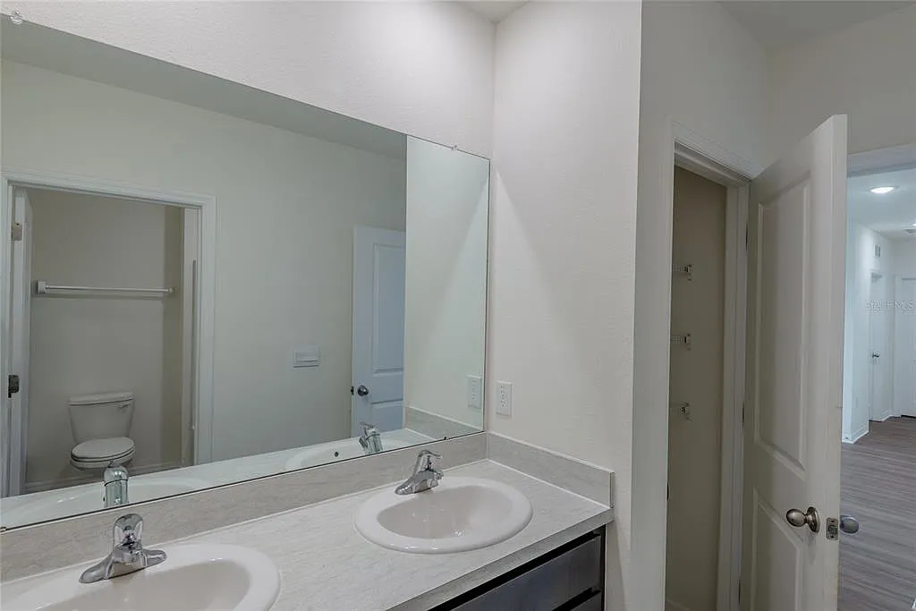 5 bed, 3.0 bath, 2605 sqft, $3,250 — Photo 4