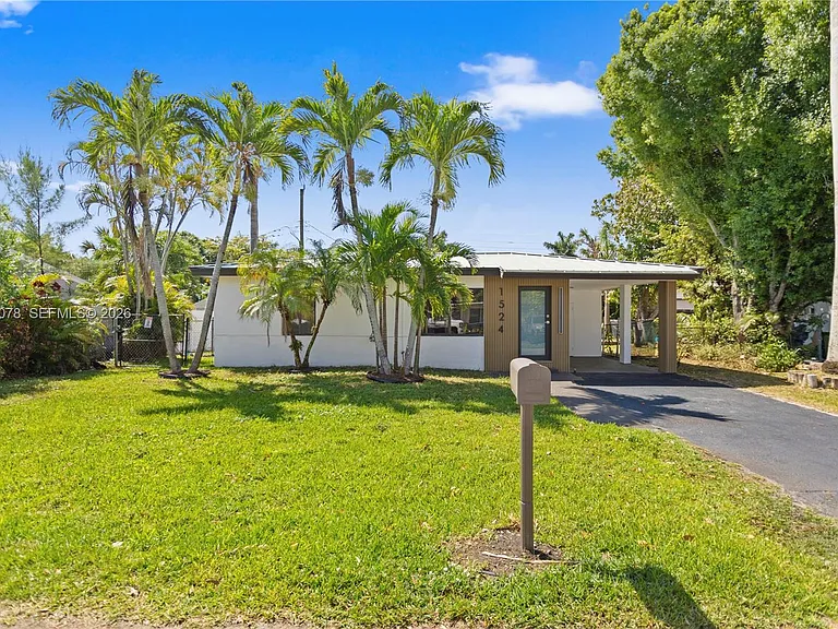 1524 SW 32nd Ct — Photo 4