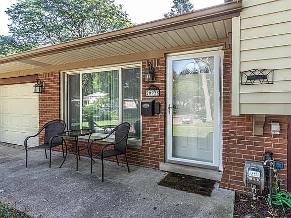 3rd image of 20928 Birchwood St