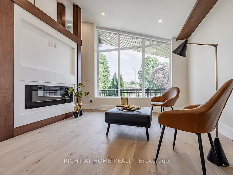 690 Hillman Cres — Photo 5