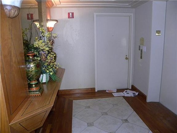 4th image of 2600 Island Blvd APT 1101