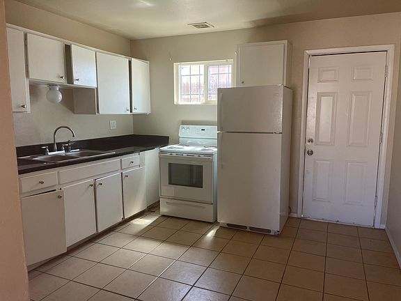 5th image of 529 Utah St NE APT B