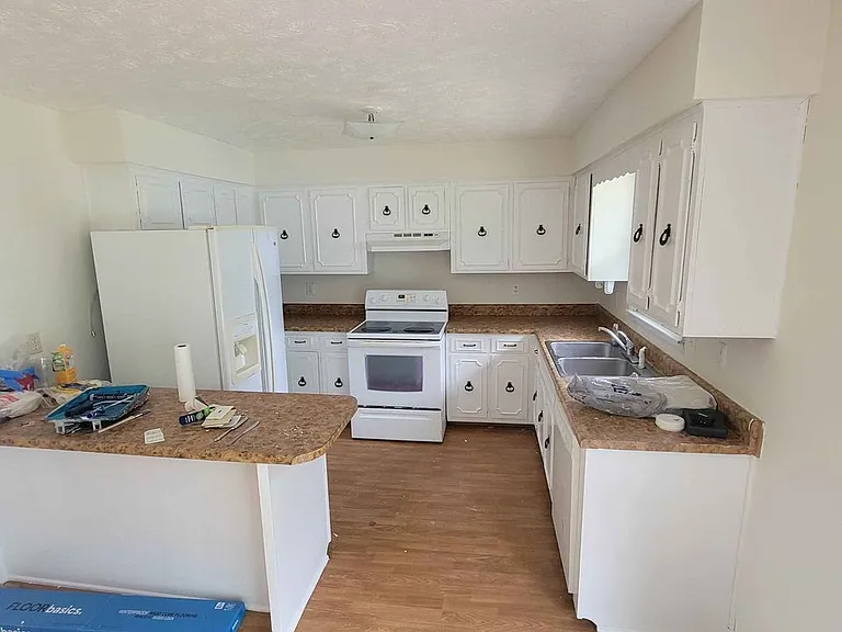 6424 Bunker Hill Rd #B — Photo 8