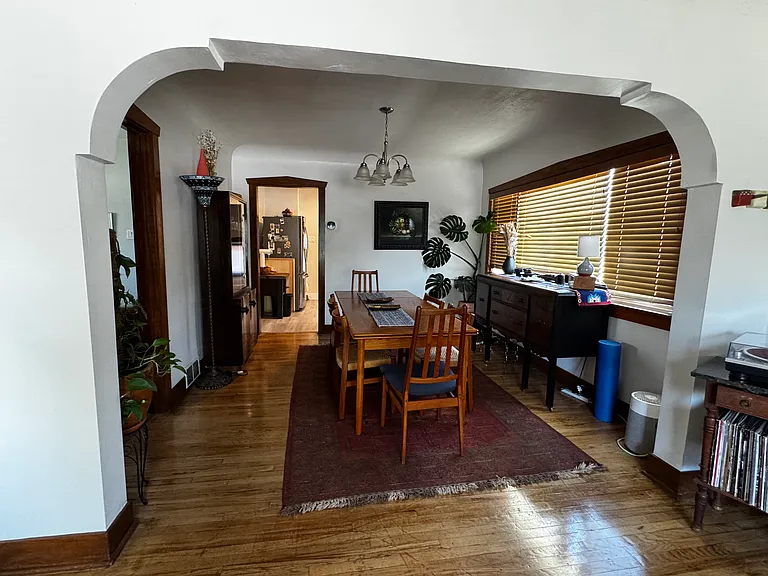 410 N Oakley St — Photo 3