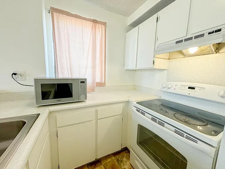 2240 Kuhio Ave #2505 — Photo 5