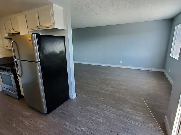 664 W 12th St — Photo 22