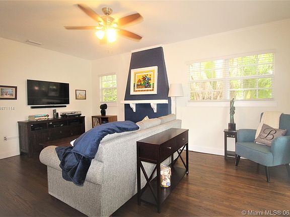 2nd image of 1118 Milan Ave
