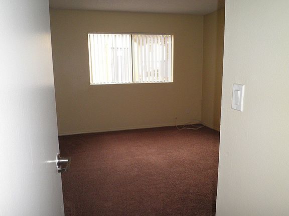 3rd image of 6101 Clybourn Ave