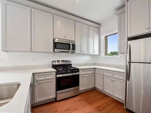 3rd image of 6036 N Broadway St #2