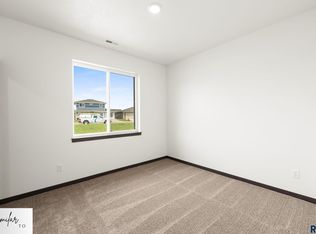 554 Prairieside Trl, Harrisburg, SD 57032