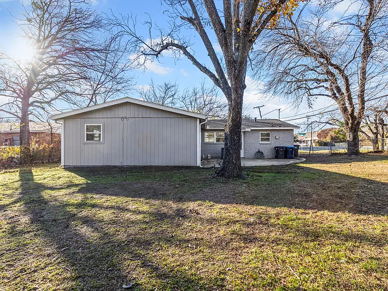 1001 Altamont Dr — Photo 27