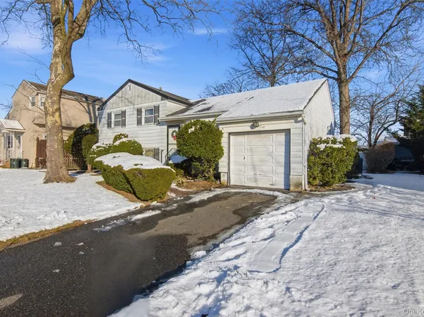 2393 Maple Avenue, Seaford, NY 11783