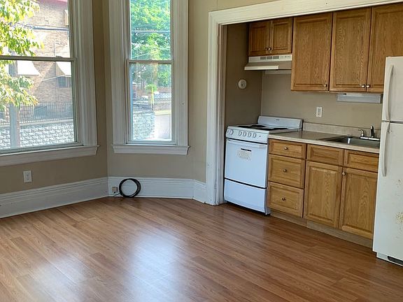 3rd image of 740 California Ave APT 1