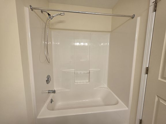5th image of 388 Boyer Ct
