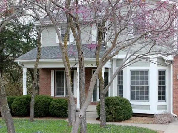 1000 Stratford Cir, Manhattan, KS 66503
