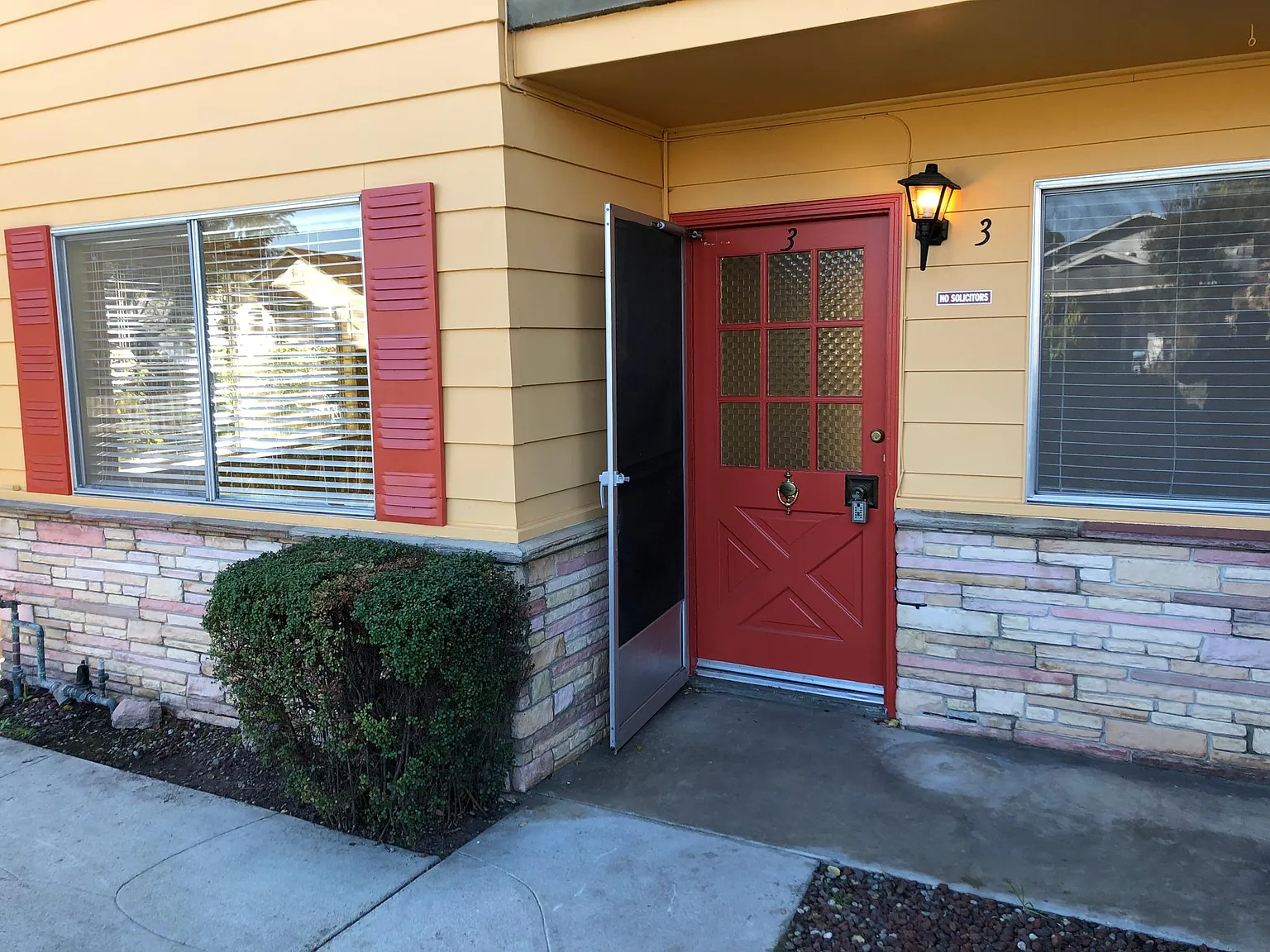 2 bed, 860 sqft, $3,250 — Photo 2