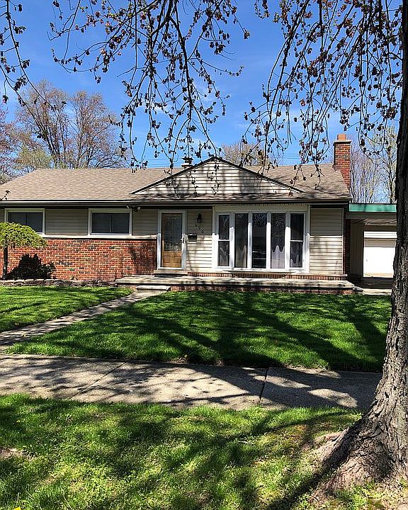 1st image of 690 Huntington Dr