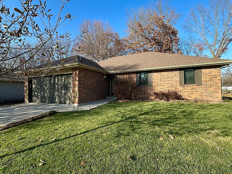 2765 E Verona St — Photo 2