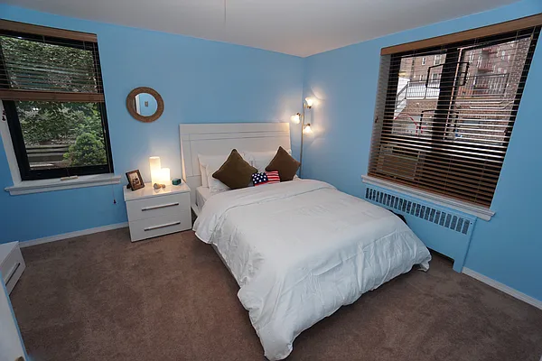 Sold by Bizzarro Agency | media 5