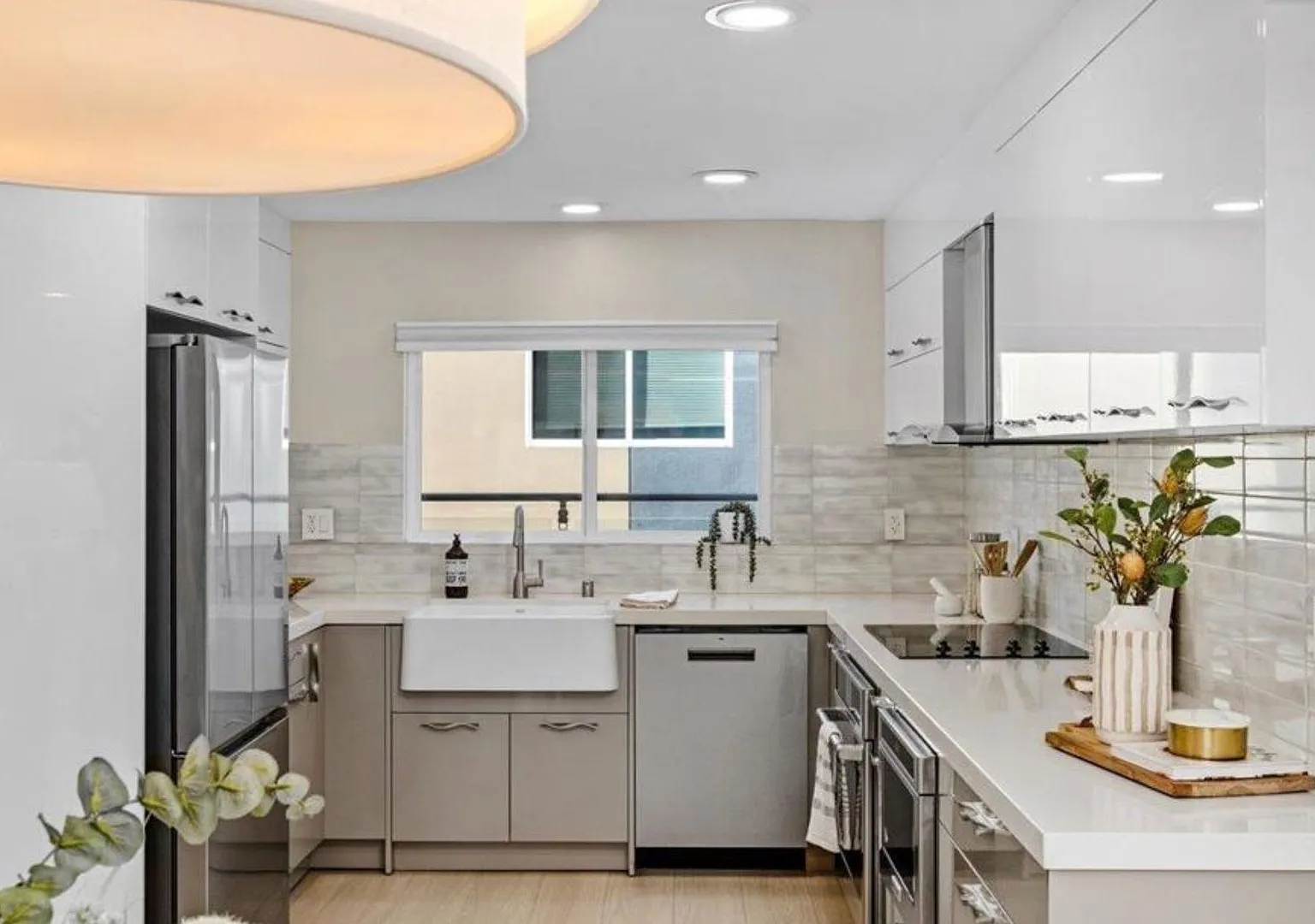 Live in a Penthouse with Private Rooftop Deck, just 4 blocks from the Beach — Photo 3