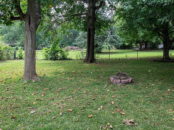 3rd image of 3046 W Countryside Dr