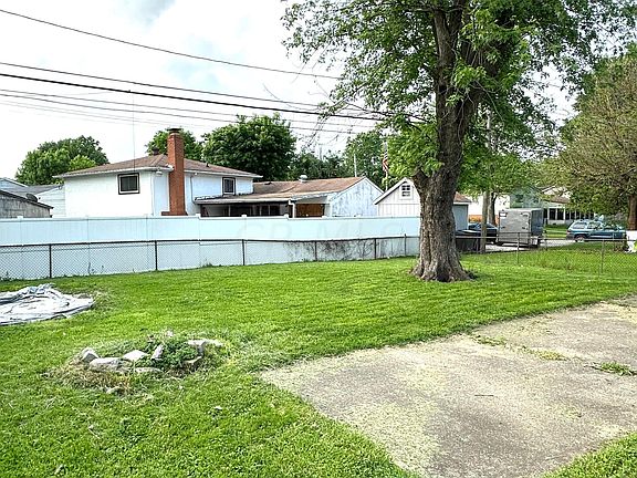3rd image of 5025 Botsford Dr