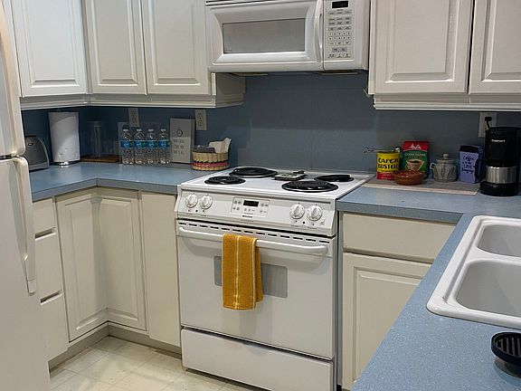 5th image of 6324 Guinevere Dr #6324