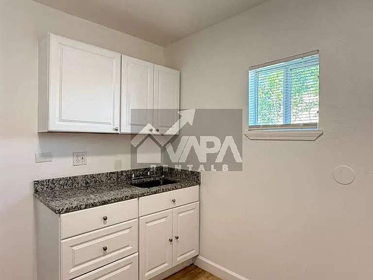7210 Glen Trl — Photo 9