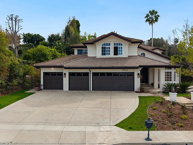 18500 Saint Moritz Dr — Photo 1