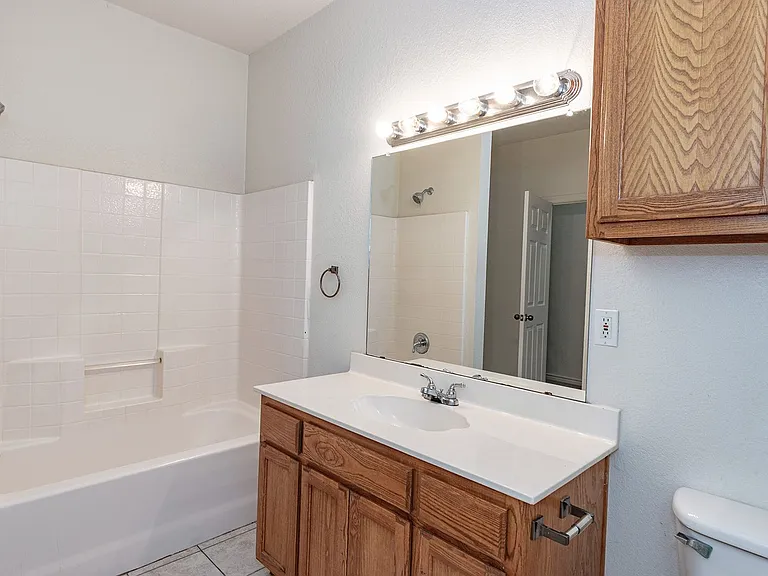 1609 Walnut St — Photo 8