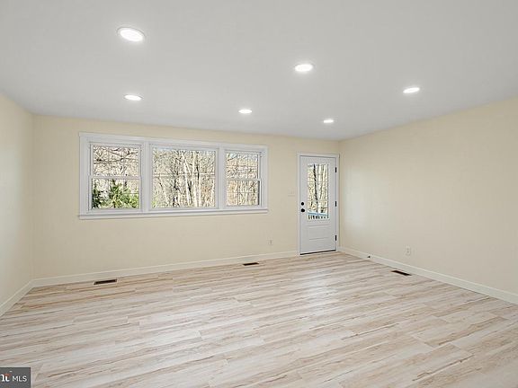 3rd image of 231 Laurel Bridge Rd