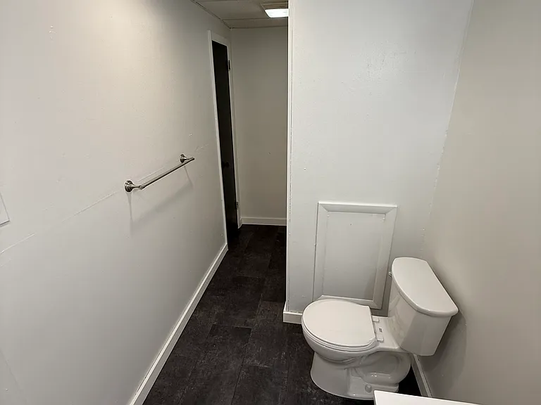400 N Main St #7 — Photo 14