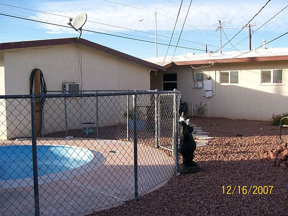 2 bed 1 bath Casita in back yard