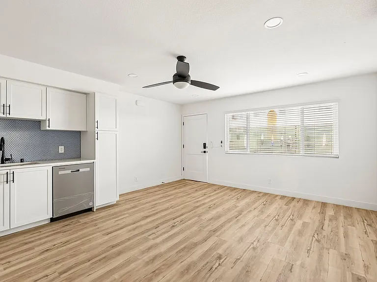 The Crest |NEWLY Renovated Studios, Lofts, 1, 2 & 3 Bedroom Homes Near the Beach — Photo 79