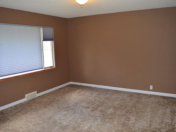 5th image of 305 Willow Valley Dr